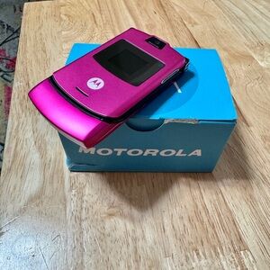 Y2K Pink Motorola RAZR Flip Phone